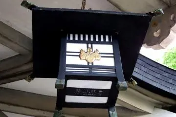 <p>Toyotomi Clan's crest (Paulownia of 5-7) decorating the lantern</p>