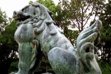 <p>Side view of a bluish guardian dog</p>