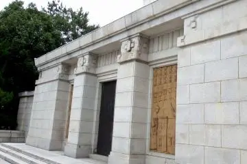 <p>Base of Kyoikuto seen from the side</p>