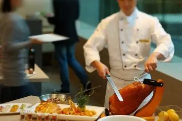 Cafe Buffet (Photo: Crowne Plaza Osaka)