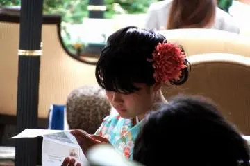 <p>Found a pretty girl wearing Kimono</p>
