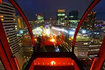 <p>ที่ 106 เมตร จุดสูงสุดของ Hep Five Ferris Wheel</p>