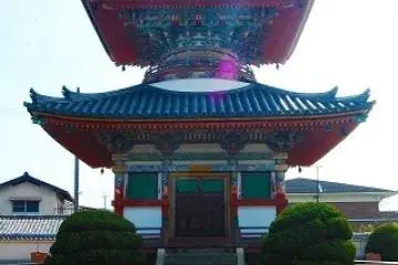 <p>Tahoto Pagoda, a two-storied pagoda right after the main entrance of Sagami-ji.</p>