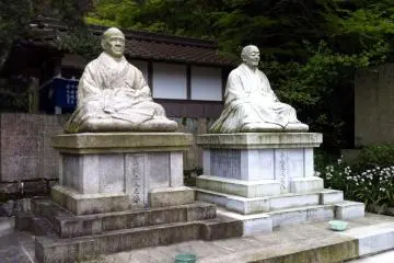 Does the one on the left remind you of anyone?