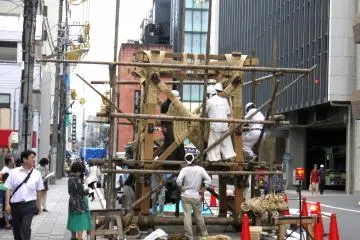 Setting up for Gion Matsuri 