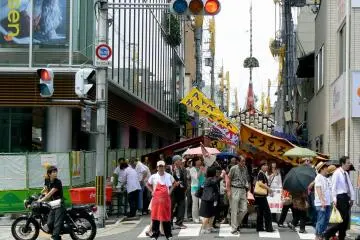 <p>The small side streets get pretty crowded</p>