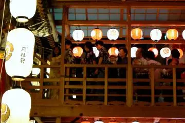 <p>A bridge between an upper floor and one of the tall Gion floats</p>