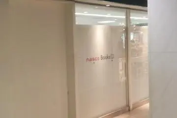 <p>When you get to this point, walk in this direction. Then, when you see the shop in front of you, turn right</p>