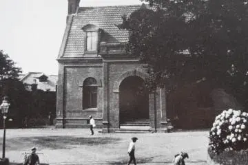 A new theater was built at Yamate 256 in 1885