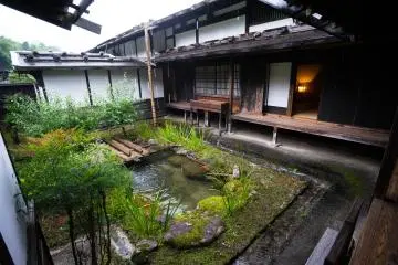 <p>A garden in the Honjin</p>