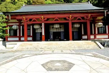 <p>The power spot in front of the temple</p>