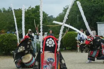 <p>A closer look at the back of the costume where the "Sasara" are kept.</p>