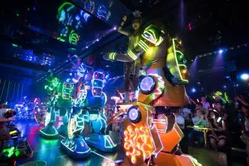 Giant robots dancing away