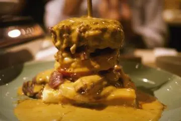 <p>Delicious Bambina Burger</p>