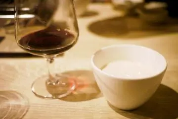 <p>The coffee pudding and a glass of wine</p>