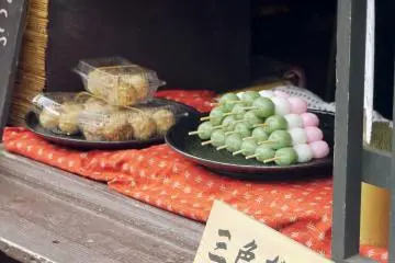 De délicieuses sucreries à vendre dans la rue