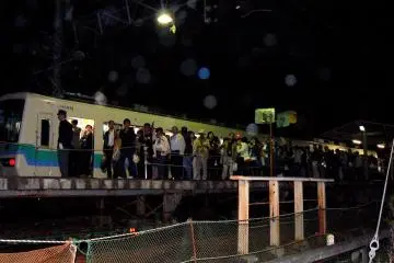 <p>Queuing for the train back to Kyoto after the festival</p>