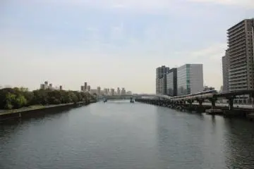 Can you believe that a container terminal hides such a nice promenade?
