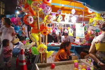 <p>ร้านขายลูกโป่ง</p>