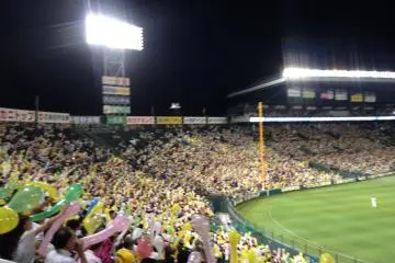 Hanshin Tigers prepare balloons for the seventh-inning stretch