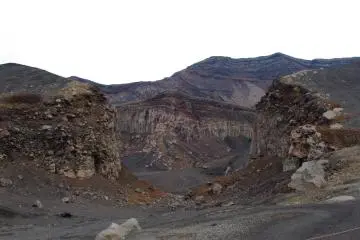 <p>Vue sur un crat&egrave;re, depuis un autre crat&egrave;re</p>