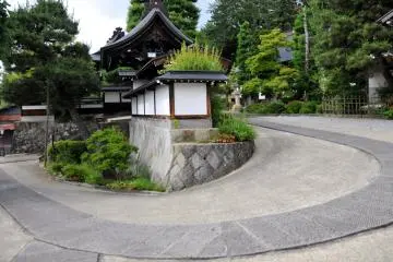 <p>Even the path itself is appealing.</p>