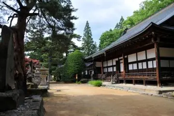 <p>A view of the main hall of Hokkeji&nbsp;Temple.</p>