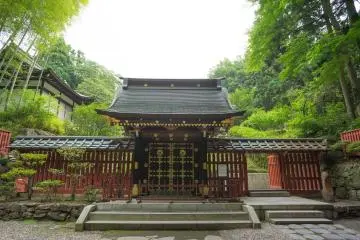 La porte Nehan-mon, l'entrée de Zuihô-den