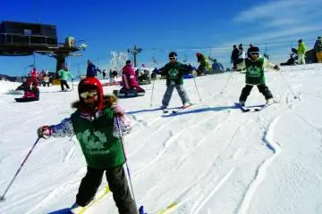 <p>Resort ski di kawasan paling selatan, Gokase Highland Ski Area</p>
