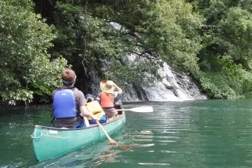 <p>Jika ingin bepergian bersama, cobalah canoe.</p>