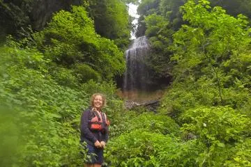 <p>Salah satu pemberhentian dengan air terjun yang cantik</p>