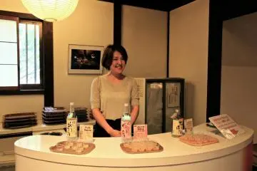 <p>พนักงานให้บริการด้วยรอยยิ้ม สงสัยอะไรสอบถามข้อมูลได้เลย</p>
