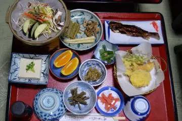 <p>Makan malam mewah</p>