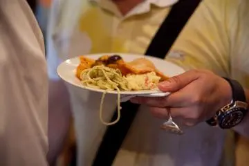 <p>A plate of one of the guests</p>