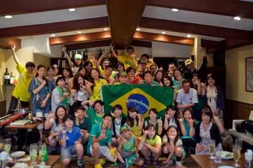 <p>End of the day photo with guests, chefs, owners, and friends</p>
