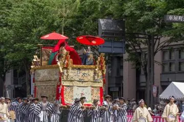 <p>En-no-gyoja-yama (役行者山) During the Yamaboko Junko (山鉾巡行) in Kyoto, 2012! This float has existed since the times before the Onin Wars (1467-1477) and is carried on the shoulders of people during the Gion festival parade</p>