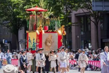 <p>Ashikari-yama (芦刈山) During the Yamaboko Junko (山鉾巡行) in Kyoto, 2012! This float is based on the Noh drama &ldquo;Ashikari&rdquo; (the Reed cutter). An old man, separated from his wife, is cutting reeds by an inlet in Naniwa (now Osaka). The story expresses the harmony between husband and wife as they are eventually reunited</p>