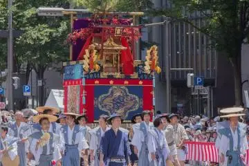 <p>Abura Tenjin Yama (油天神山) During the Yamaboko Junko (山鉾巡行), Gion Matsuri. Dating back to 869, this float enshrines Michizane Sugawara. Deified as Tenjin (Deity of thunder), a renowned scholar statesman who lived about 1,100 years ago.</p>
