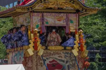 <p>Kikusui-hoko (菊水鉾) During the Yamaboko Junko (山鉾巡行) in Kyoto, 2012! This float derives its name from the Kikusui-i (literally &ldquo;the well of chrysanthemum water&rdquo;), a well that has been in this neighborhood since long ago</p>