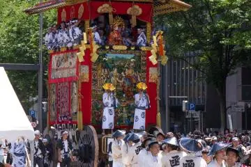 <p>Kanko-hoko (函谷鉾) During the Yamaboko Junko (山鉾巡行) in Kyoto, 2012! This float derives its name from a famous tale that took place about 2300 years ago. During the Warring States period of China, there lived a lord named Moshokun (Meng Chan Jun), who employed a huge entourage with a variety of different talents</p>