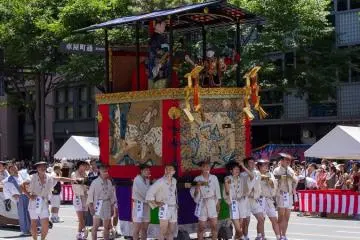 <p>Kakkyo-yama (郭巨山) During the Yamaboko Junko (山鉾巡行) in Kyoto, 2012! This float, also known as Kama-hori-yama (literally &ldquo;pot-digging float&rdquo;), is named after &ldquo;Kakkyo&rdquo;, the central character of one of the stories of the &ldquo;Twenty-four Filial Exemplars&rdquo;, a classic text of Confucian clerical piety from China</p>