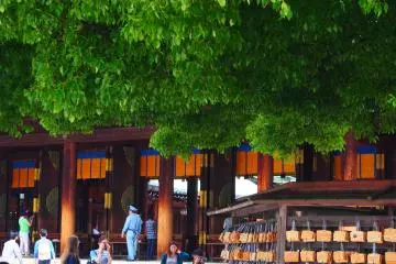 <p>Photographs of the shrine itself are not allowed, and guards are on patrol to enforce this</p>