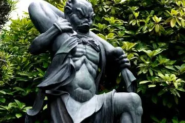 <p>This gate guardian is the first thing that caught my eye</p>