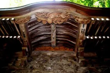 <p>Fabulous wood carving under the eaves</p>