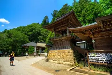<p>Hike entranceway</p>