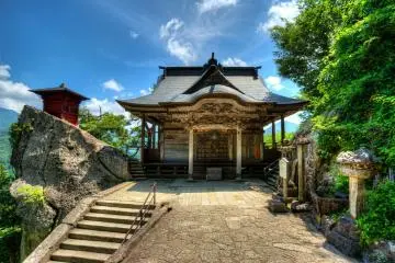 <p>One of the temples near to the cliffside&nbsp;</p>