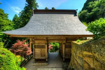 <p>Gate along the pathway</p>