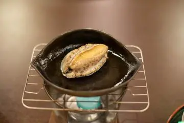 Fresh abalone cooked at the table&nbsp;