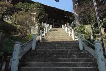 <p>you have to climb these steep stone stair to reach the main hall but definitely worth it.</p>