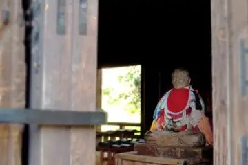 <p>The calmness and the silence inside the building was infinite. A truly spiritual place.</p>